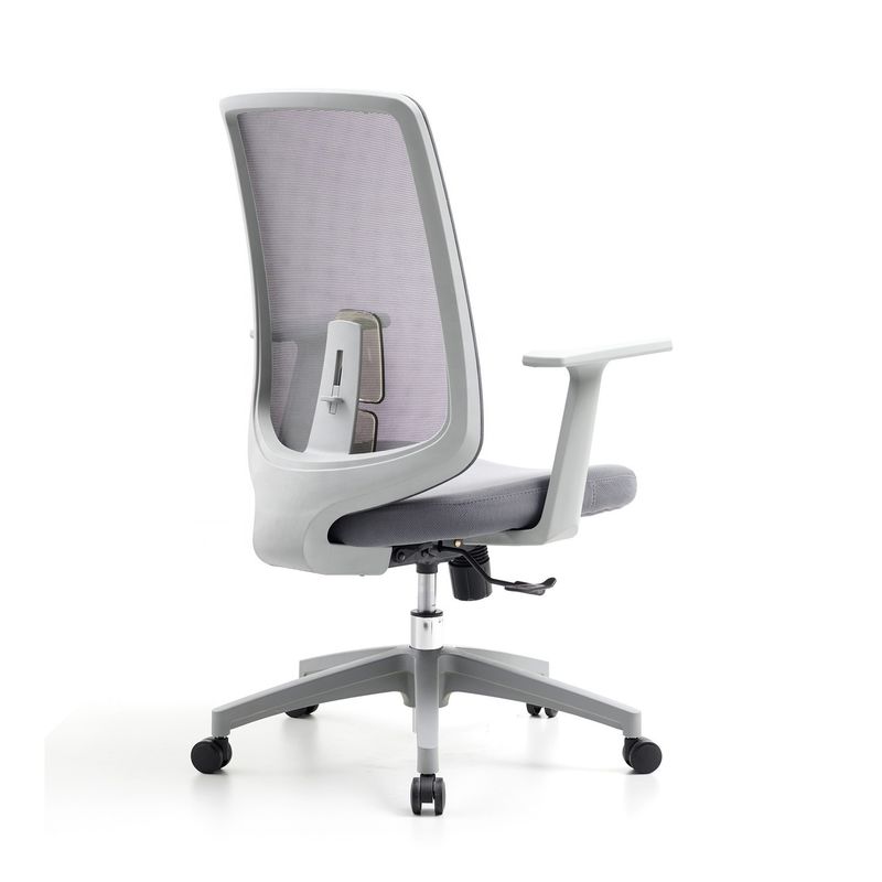 M-062B Mittlerer Rücken grauer Drehnetzstuhl ergonomischer Führungskräftestuhl mit hohem Rücken